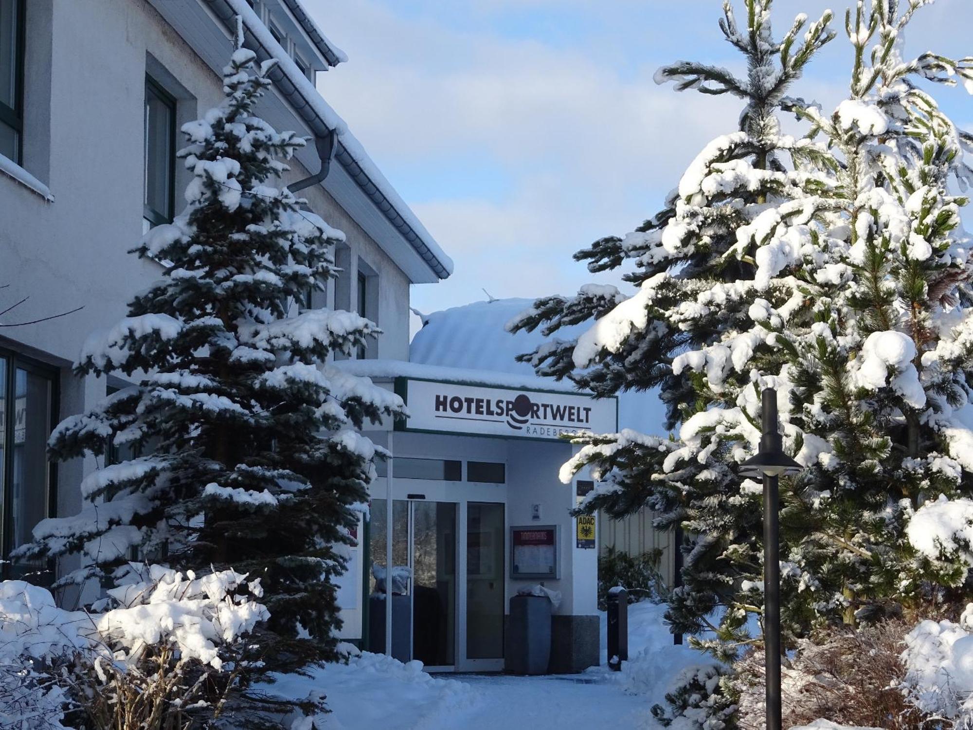 Hotel Sportwelt Радеберг Екстериор снимка