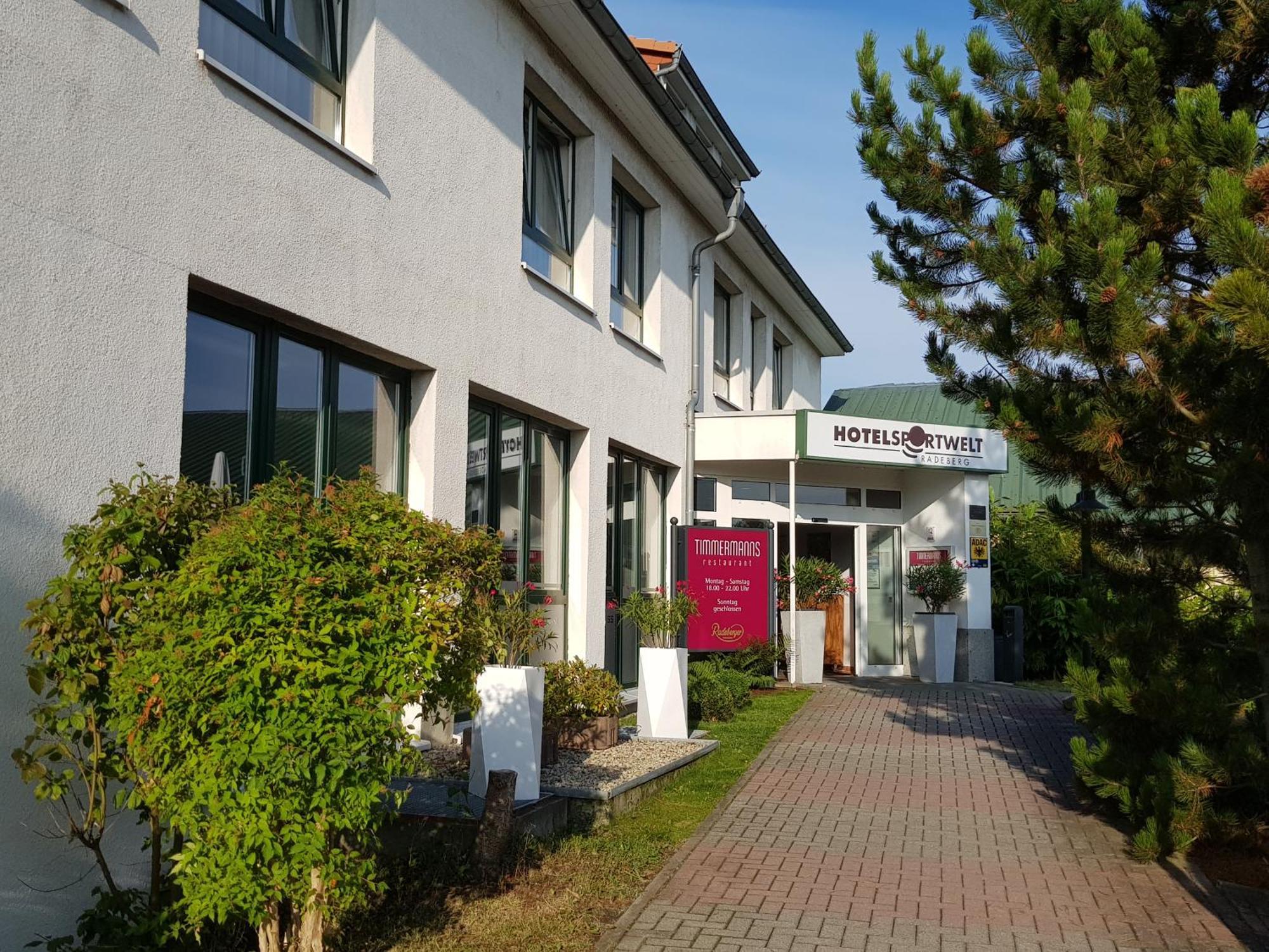 Hotel Sportwelt Радеберг Екстериор снимка
