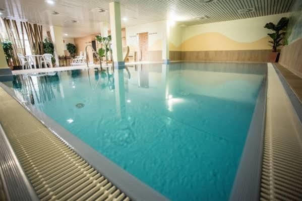 Hotel Sportwelt Радеберг Екстериор снимка