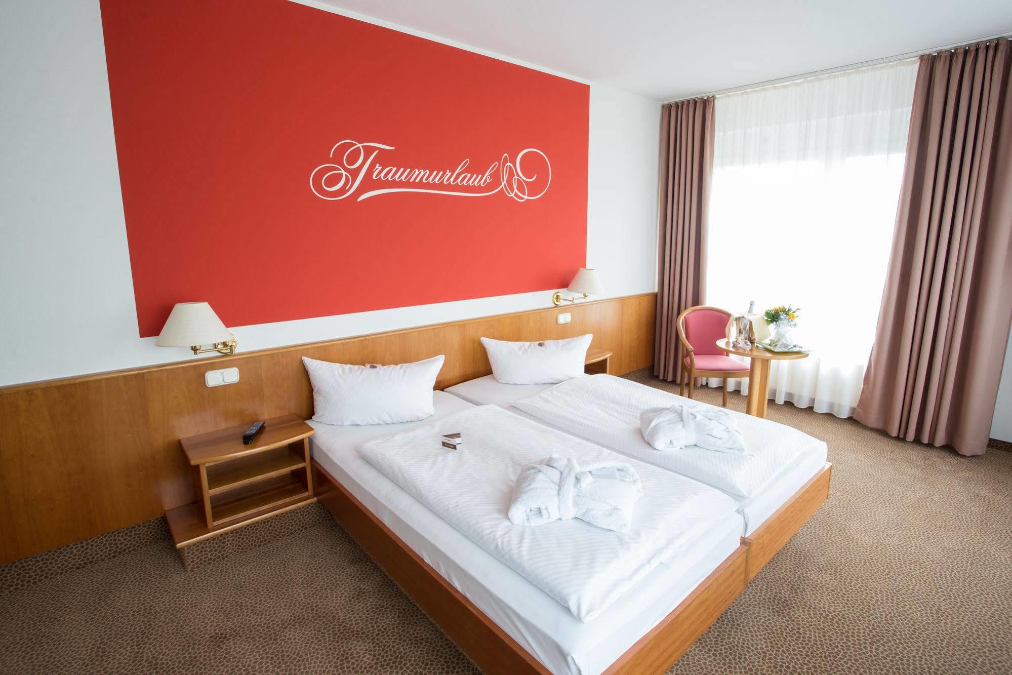 Hotel Sportwelt Радеберг Екстериор снимка