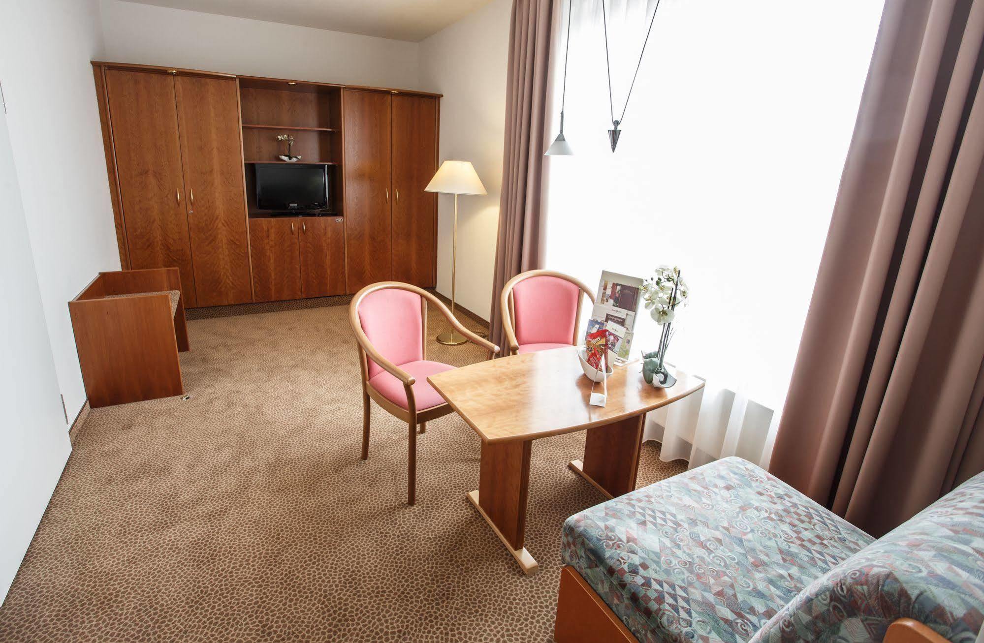 Hotel Sportwelt Радеберг Екстериор снимка