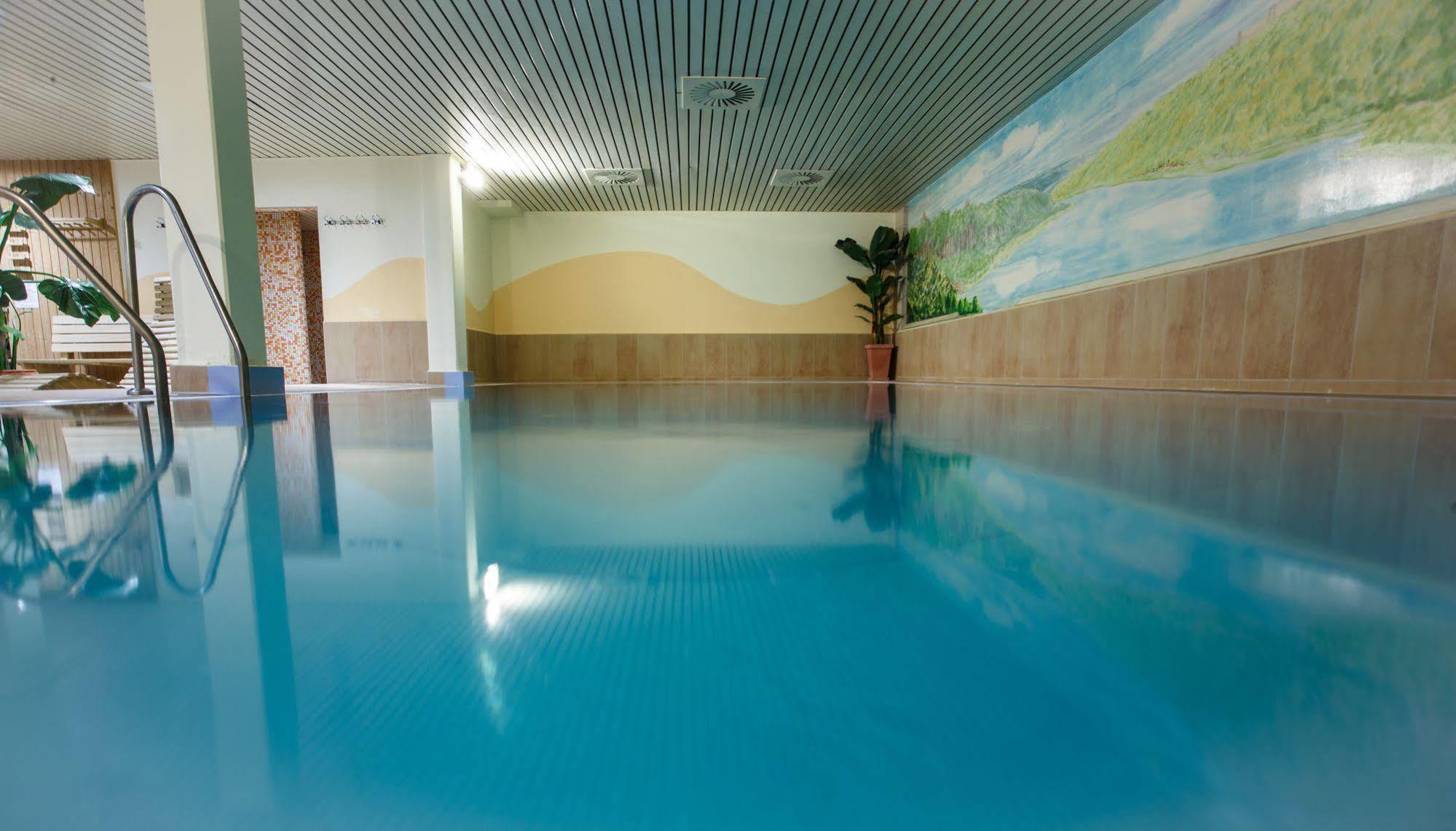 Hotel Sportwelt Радеберг Екстериор снимка