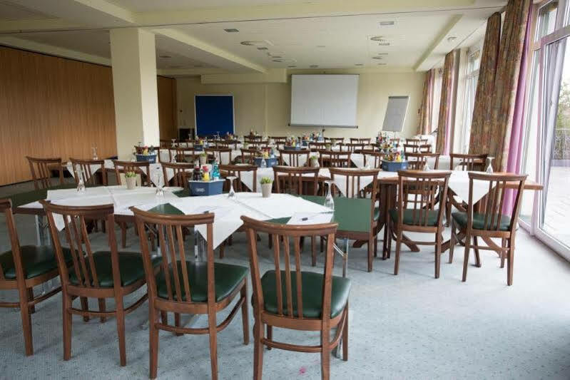 Hotel Sportwelt Радеберг Екстериор снимка